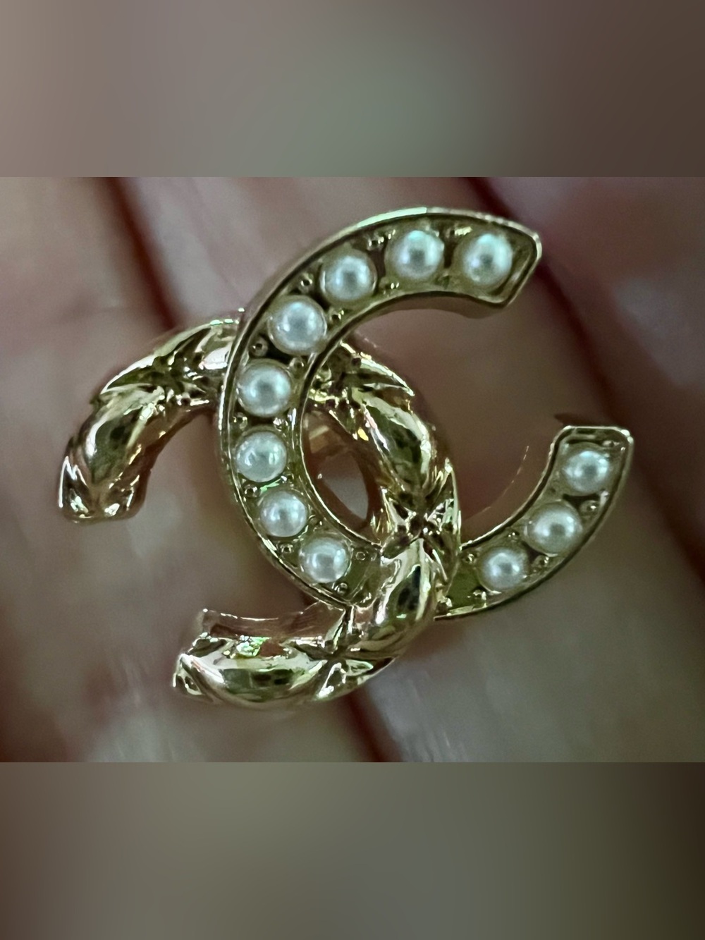 (Set of 6-18mm) Logo style/FauxPearl/TexturedGoldenAlloy/Shank-back/Stamped